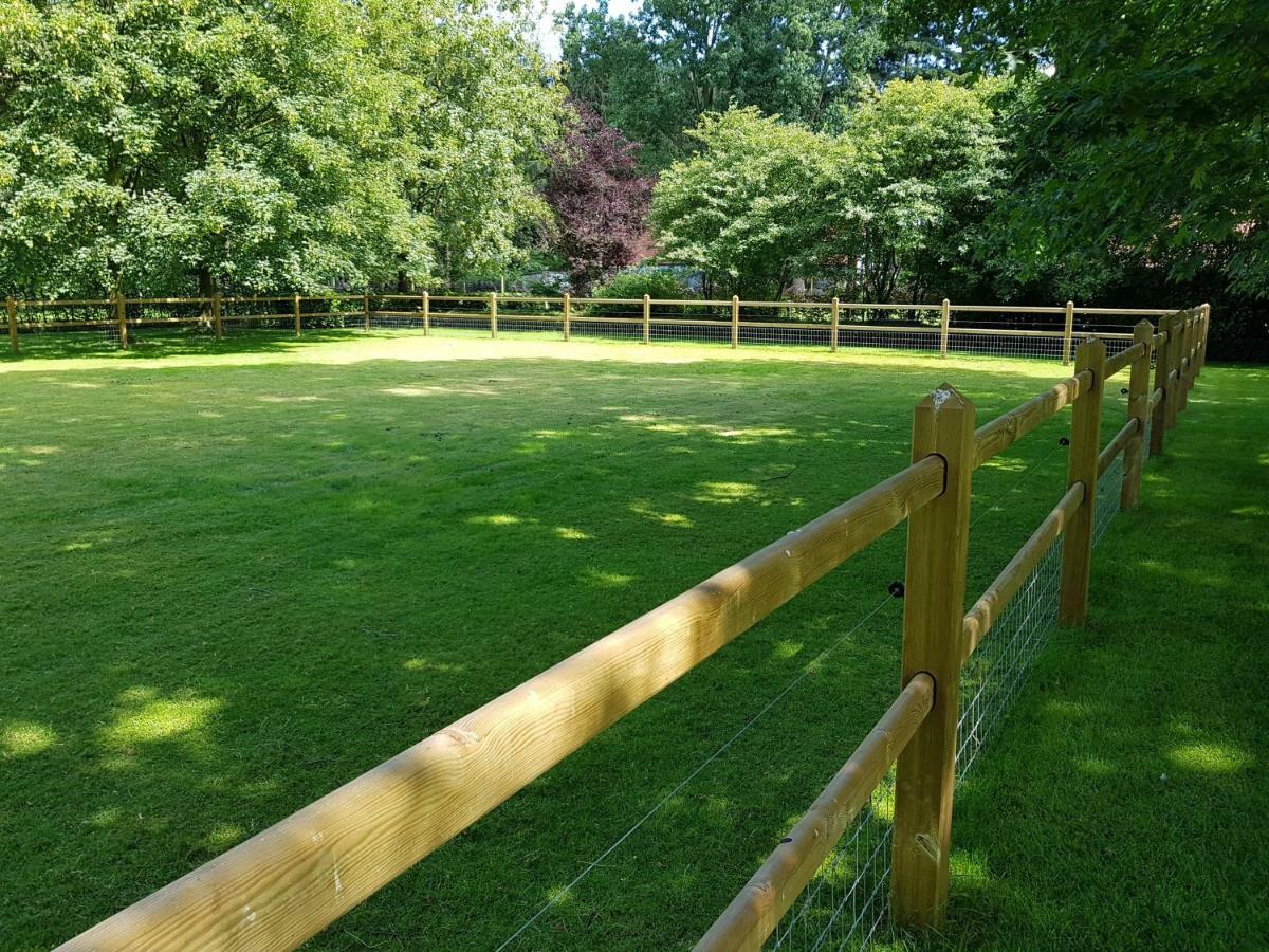 The Two Oaks - Private Garden For Guests Hertsberge Exterior foto